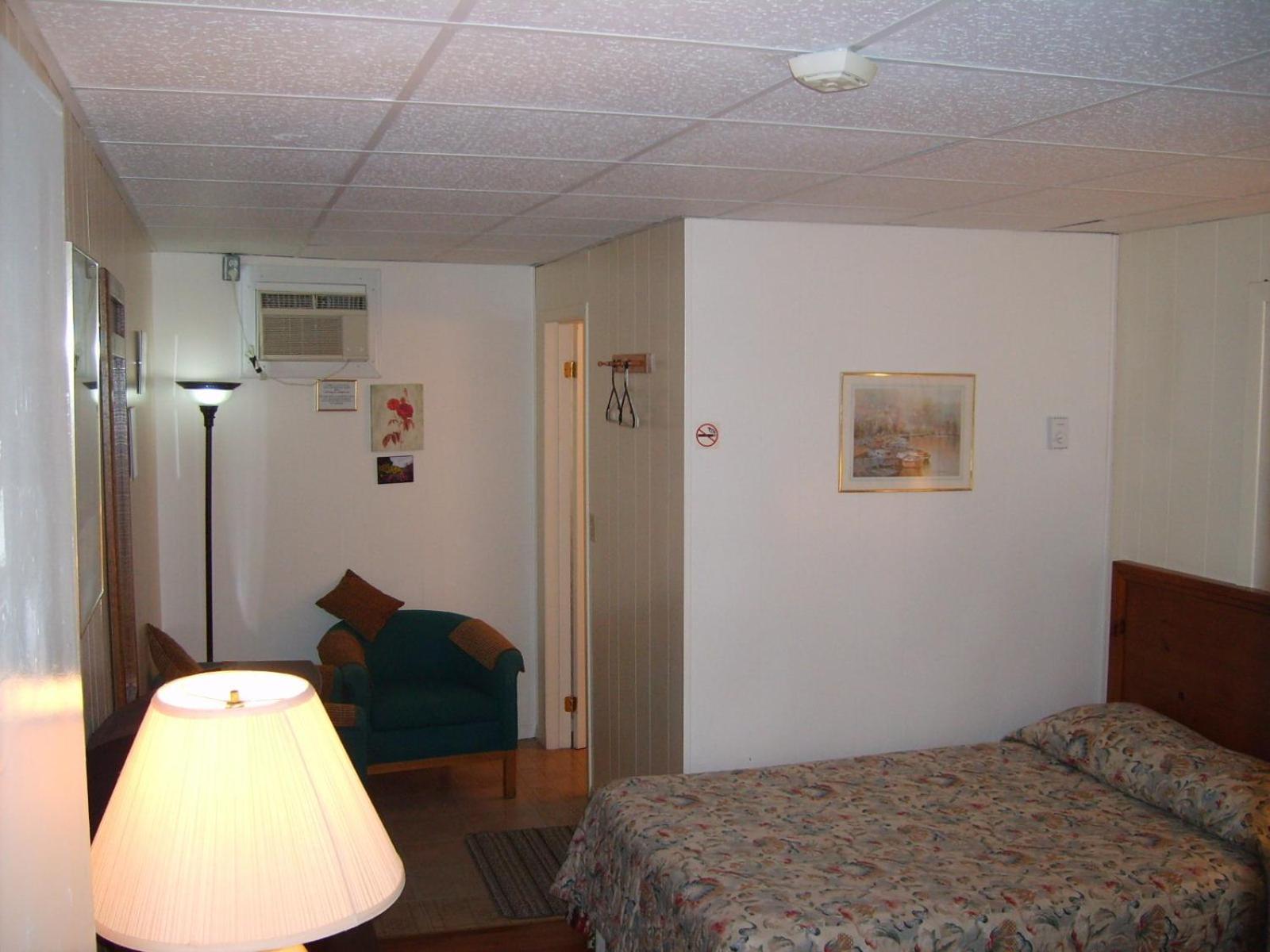 Capricorn Motel Royale 1000 Islands Lansdowne Exterior photo