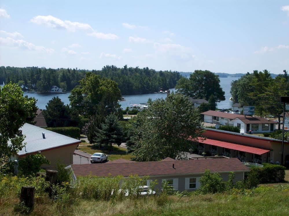 Capricorn Motel Royale 1000 Islands Lansdowne Exterior photo