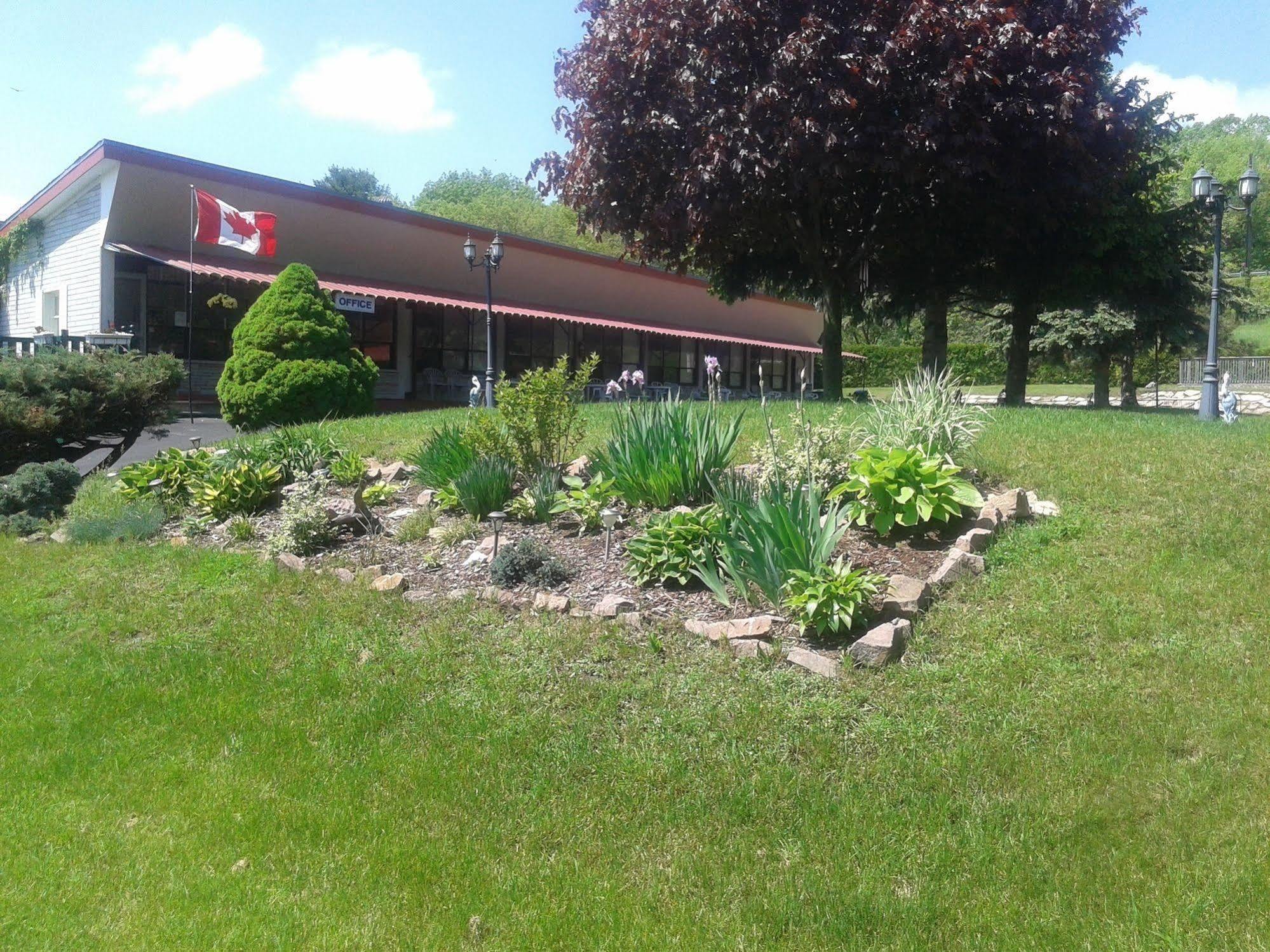 Capricorn Motel Royale 1000 Islands Lansdowne Exterior photo