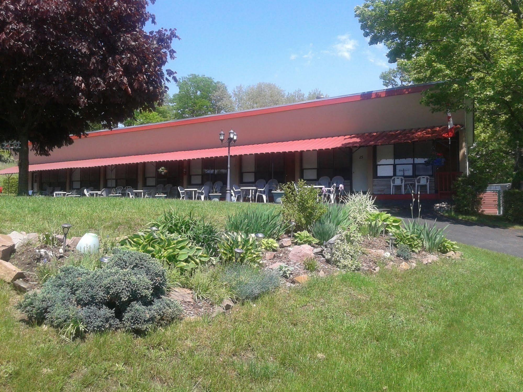 Capricorn Motel Royale 1000 Islands Lansdowne Exterior photo